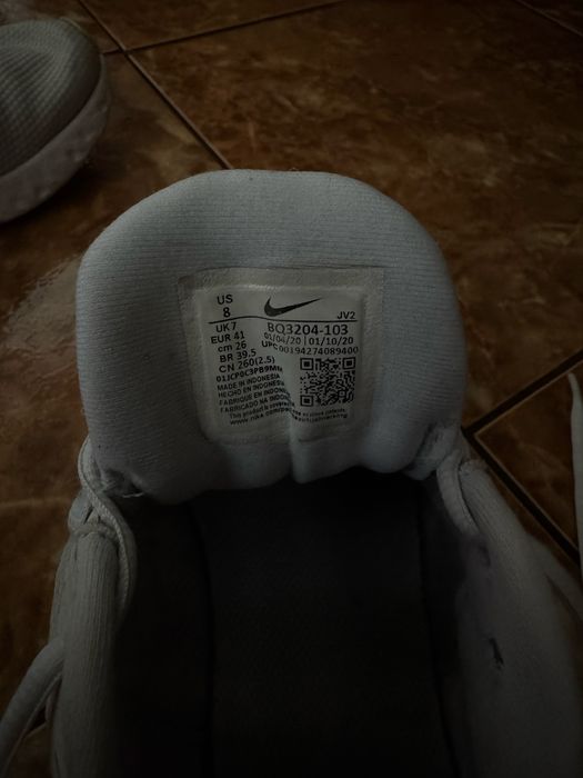Adidasi Nike Revolution special edition