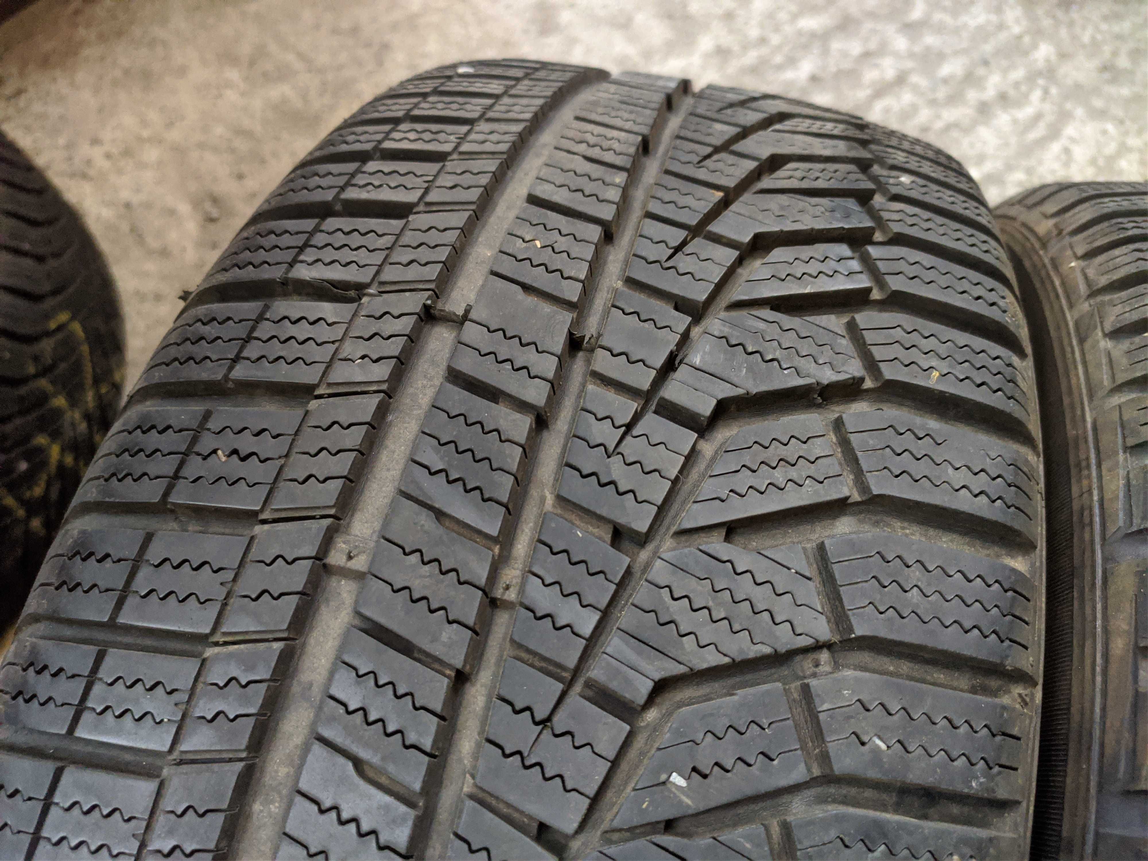 2бр Зимни гуми 215 45 16 - Hankook