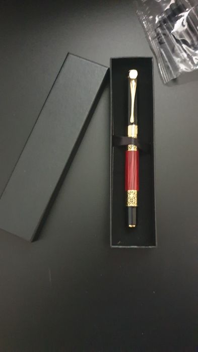 Set cadou Stilou Delux Mahon + 10 rezerve cerneala