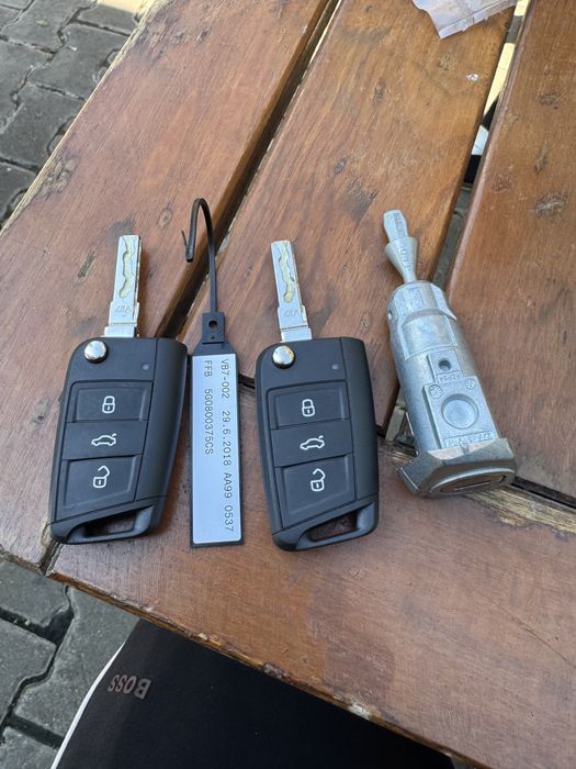 Set inchidere chei butuc passat b8 golf Vw 5G0 800 375 CS