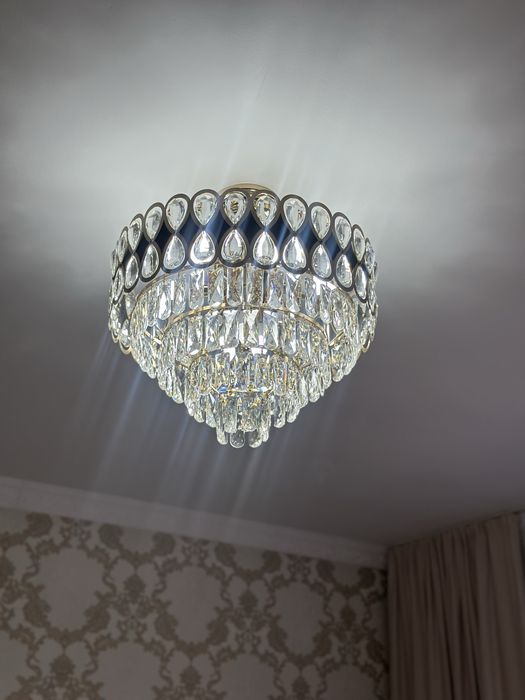 Шикарна люстра срочно продам