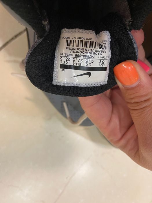 Маратонки Nike номер 37.5