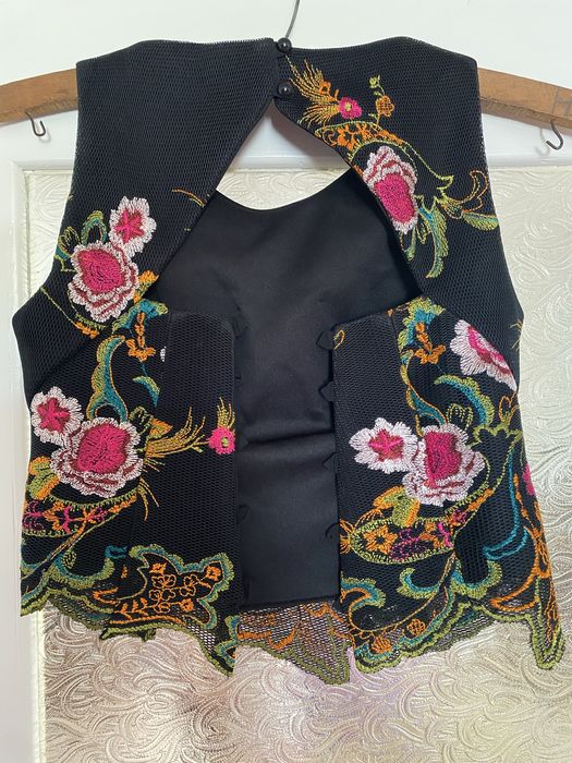 Top negru elegant, brodat, reglabil Doridorca 36-38
