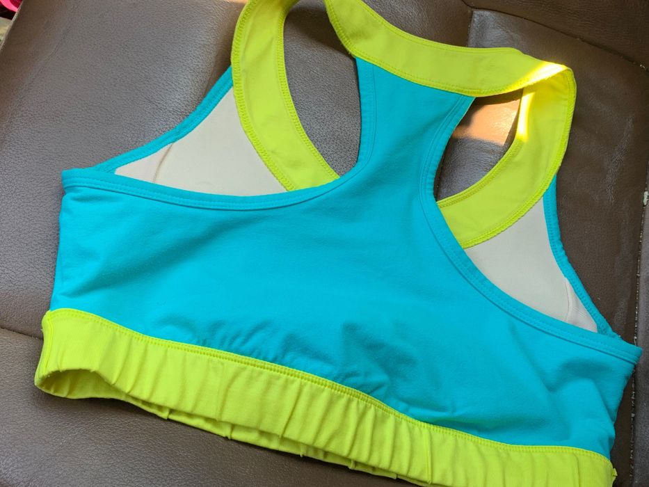 Дамско спортно бюстие Reebok