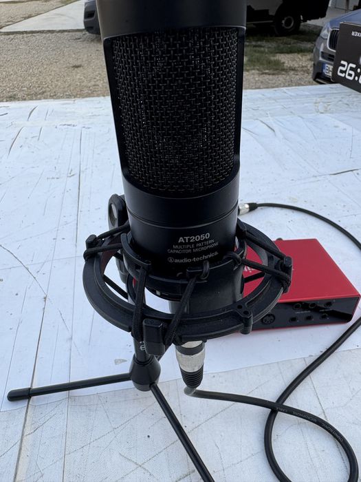 Microfon Audio Technica AT2050 cu stativ si cablu XLR + pop filtru