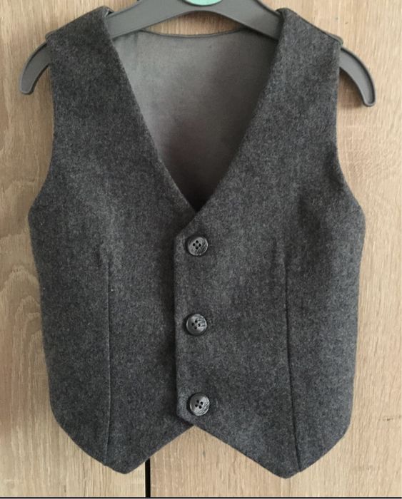 Vand costum pentru ocazii baieti marimea 86-92