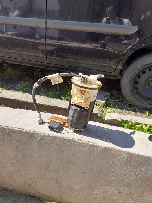 Бензинова помпа със кошник за Опел адила   1000 кубика 20002година 58