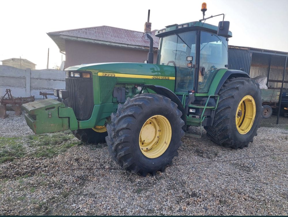 John Deere 8300.