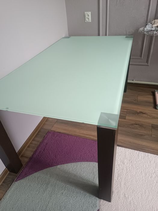 Стол для гостиной