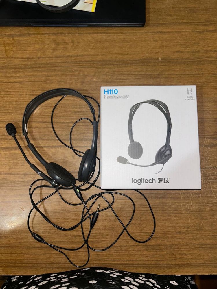 Гарнитура : Logitech  3.5 mm dual plug stereo headset