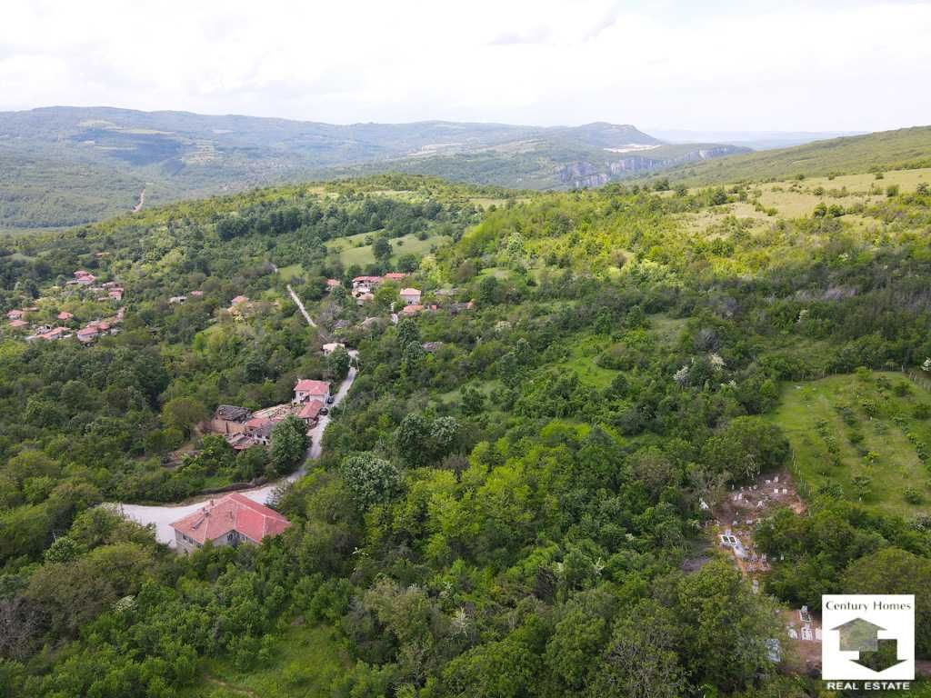 165096 Напълно обзаведена къща в с. Междени, близо до Габрово