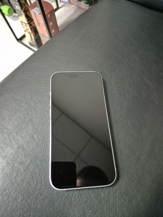 Телефон iPhone 15