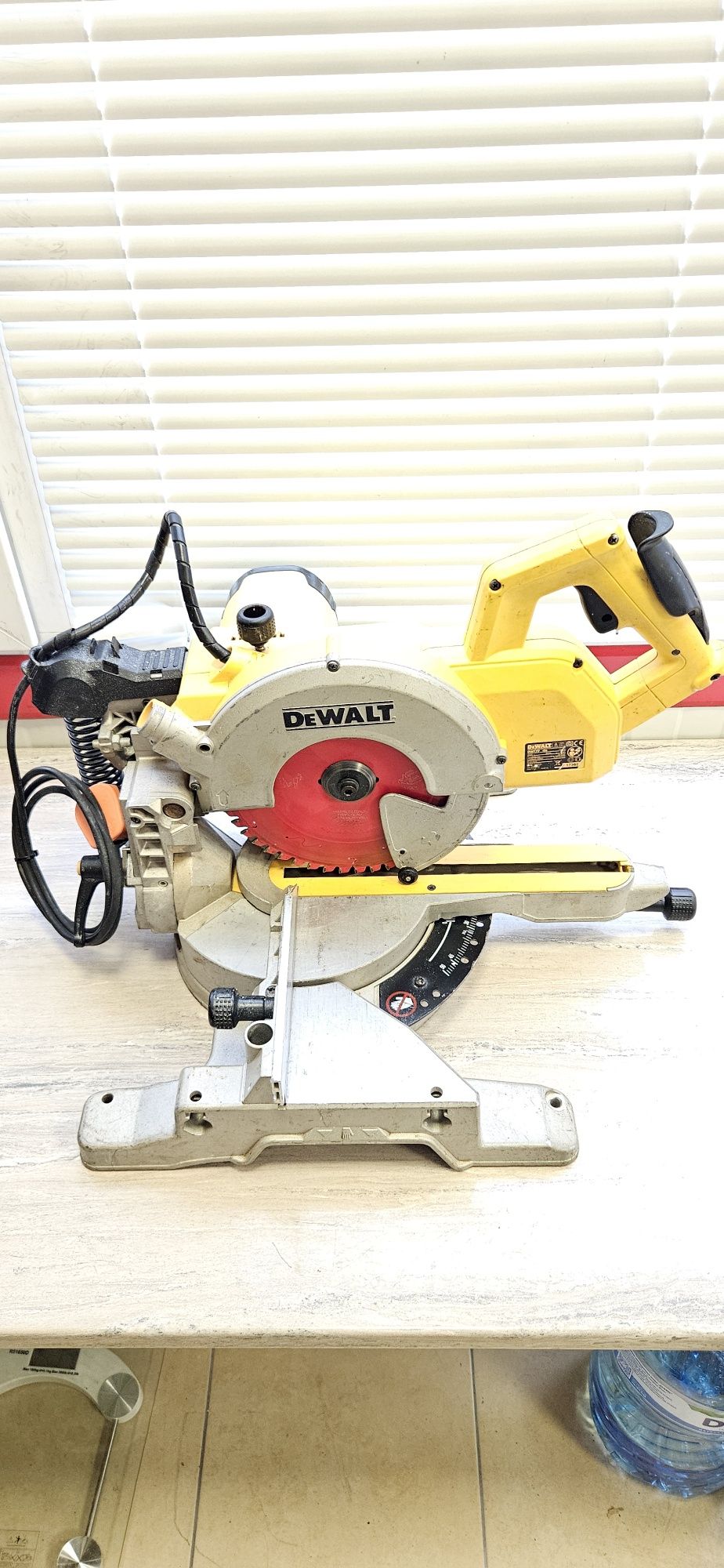Dewalt Настолен Циркуляр DW777 220V
