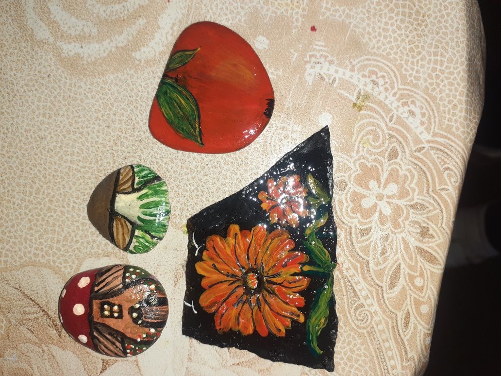 Picturi pe pietre și decoratiuni