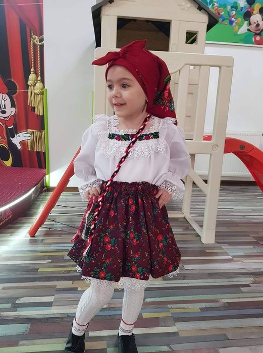 Costum popular pentru fetite de Maramures