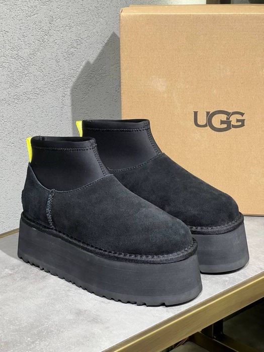 UGG Mini Dipper Black