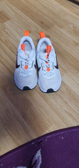 Vînd lot adidași copii