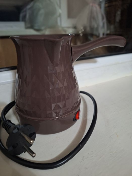 Новая. Электрическая кофеварка.