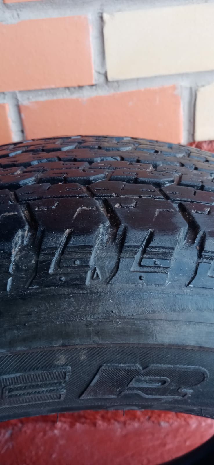 Продаётся шины 265/65 R17 Bridgestone