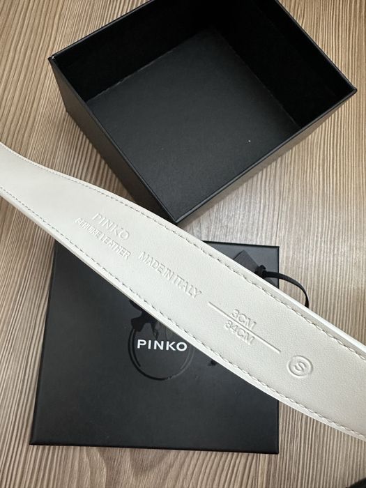 Колан Pinko в бял цвят със сребърна катарама