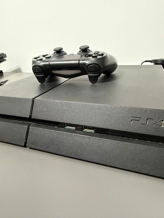 Vand PS4 cu capacitatea de 1TB