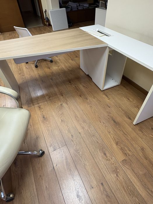 Продавам Италиански бюра Las Mobili