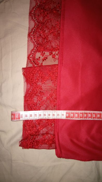 Vând rochie elegantă din dantela