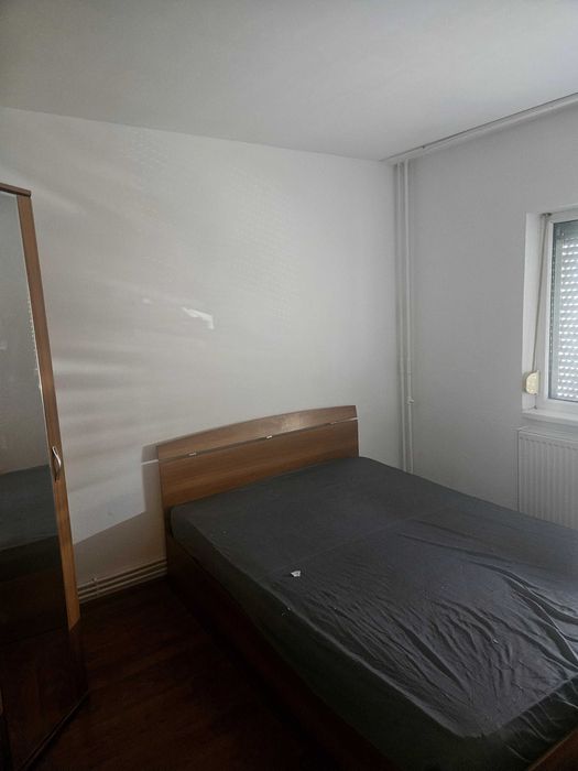 Apartament 3 camere etaj 3. Str. Basarabiei., zona General