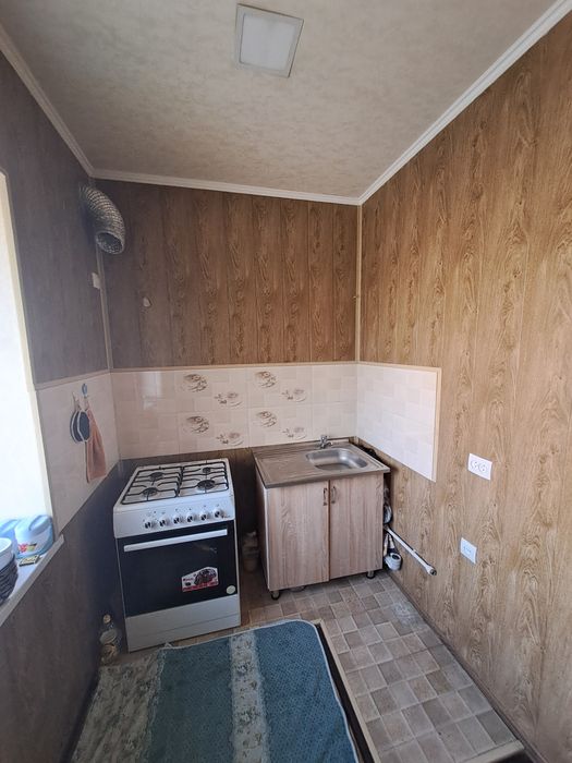 Uy sotiladi remonti yaxwi 1-xona 2-xona qilingan derazalari akfadan xa