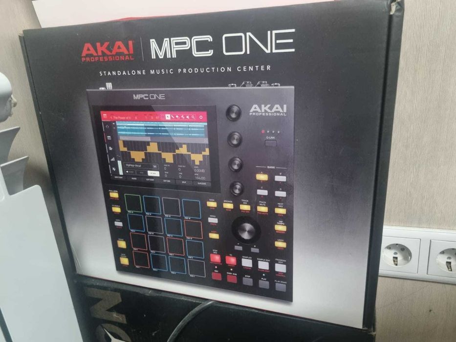 Продам сэмплер AKAI MPC ONE