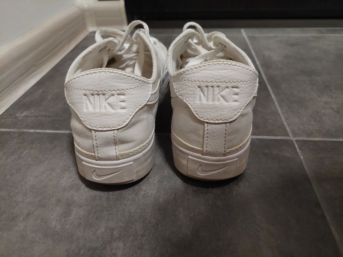 Дамски кецове Nike