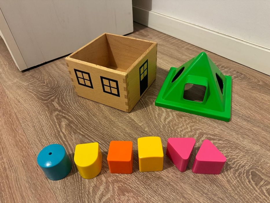 Joc "potrivește formele" din lemn