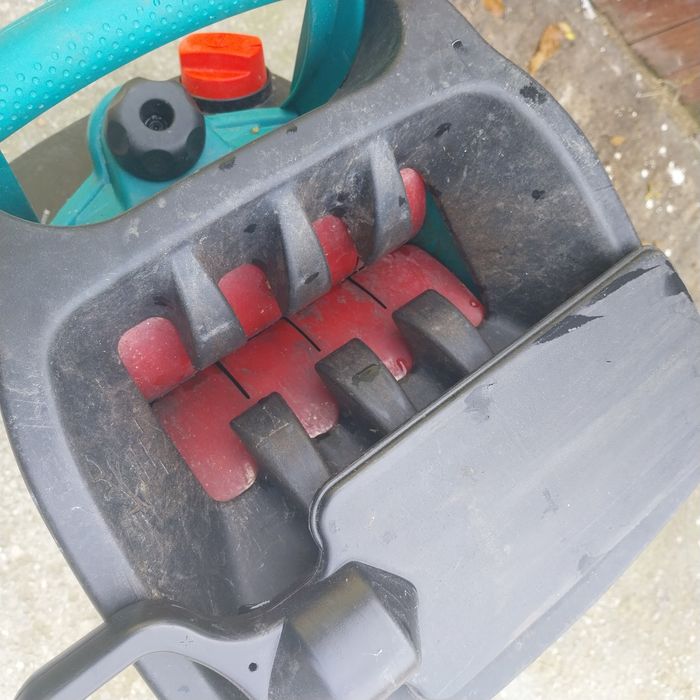 Tocator crengi Bosch