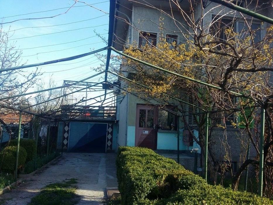 Къща монолитна 220 кв.м.+ дворно място в гр.Горна Оряховица