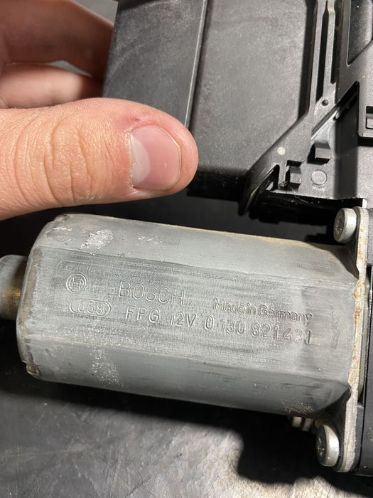 Motoras macara geam dreapta spate Vw Golf 5 Golf 6 2004-2015