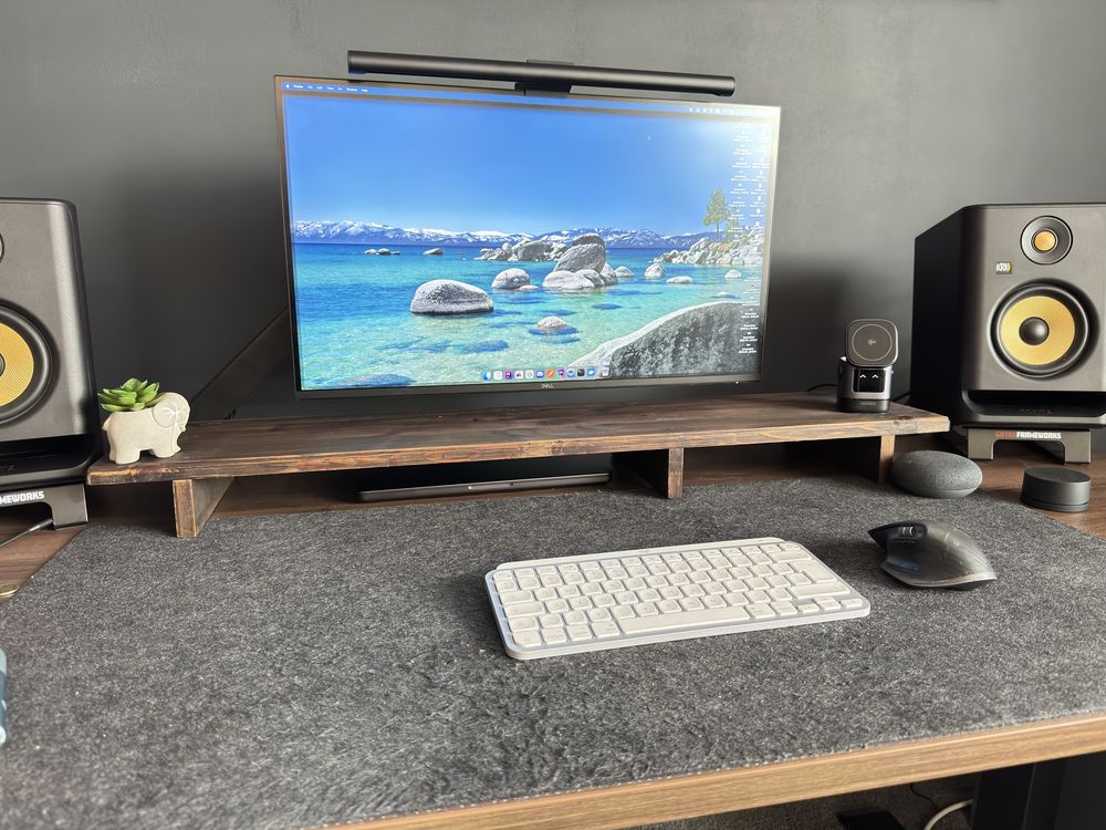 Desk shelf стойка за монитор от дърво