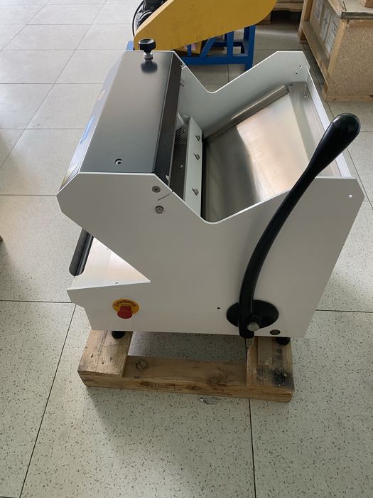 Хлеборезка сотилади, хамир кесиш ускунаси SINMAG