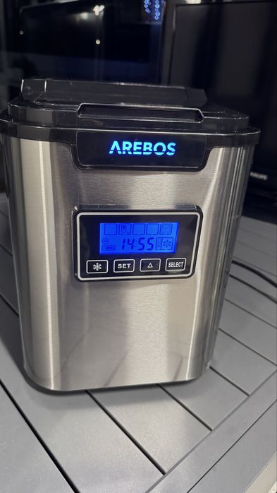 Aparat de facut cuburi de gheata . 12 kg pe zi