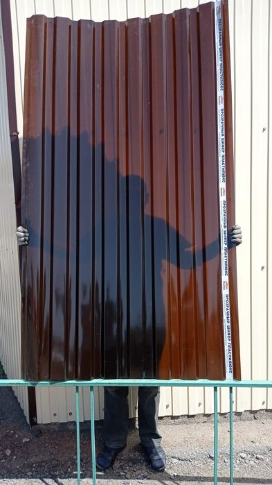 Цветной поликарбонат для заборов и кровли