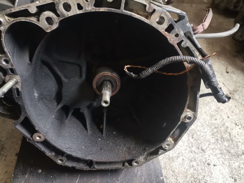 Cutie viteza manuala (6 vit man) cu codul 8200370824 1.9 DCI