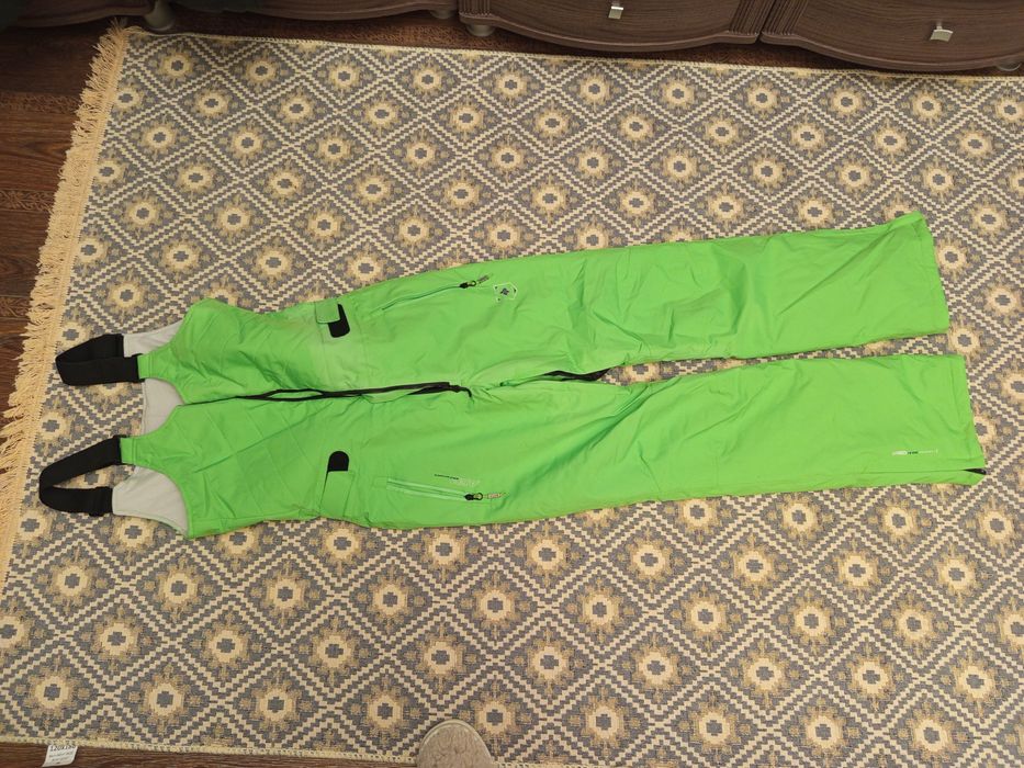 Лыжный комбинезон