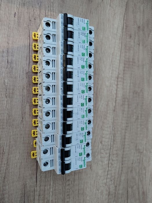 Siguranțe automate schneider