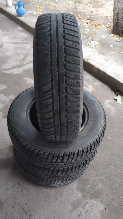 Зимние шины хорошем состоянии