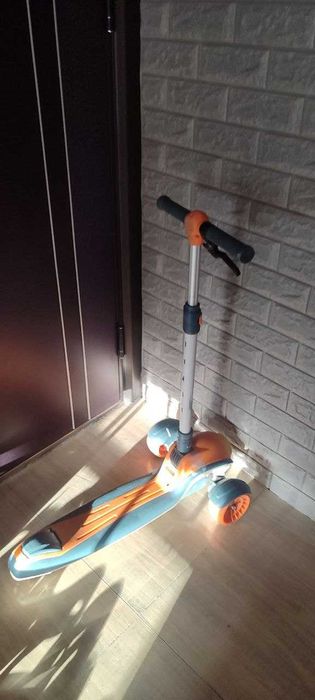 Самокат, хорошего качества на ходу