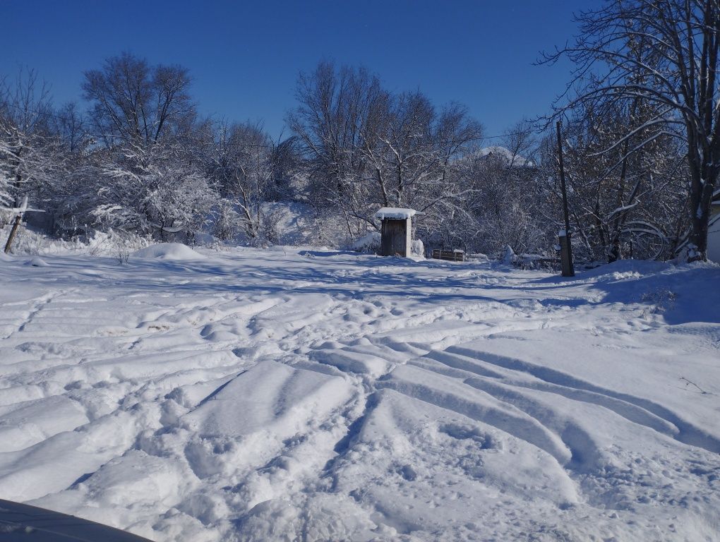 Үй сатамын.13 соток жерімен.