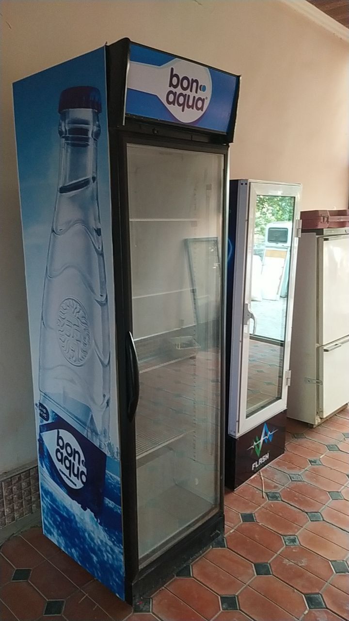 Vitrina xolodilnik sotiladi