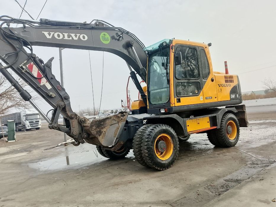VOLVO экскаватор сотилади