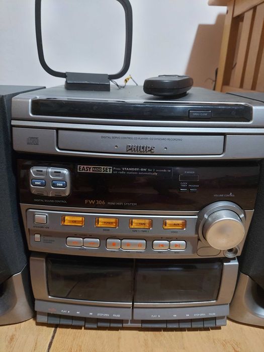 Combina audio Philips cu cd player si dublu caseta
