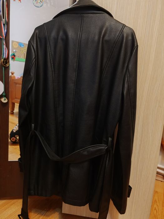 Haină de damă din piele.
