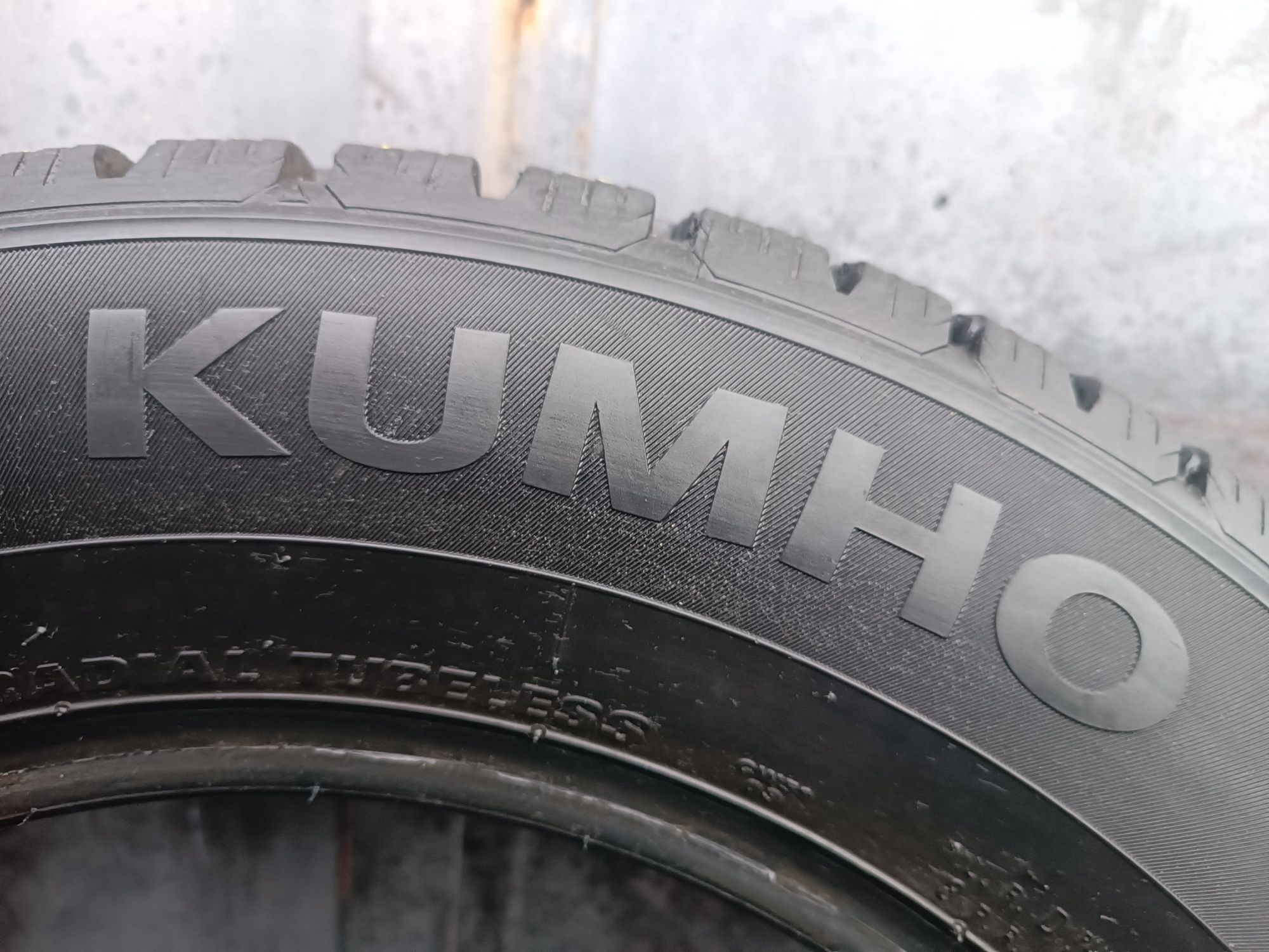 215/65/16 С Kumho